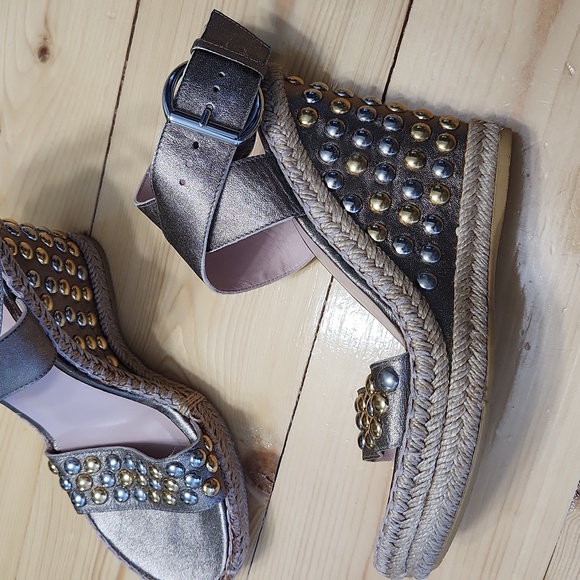 Stuart Weitzman Hubcaps Wedge Metallic Studded Espadrille Sandals 7M - Picture 5 of 17